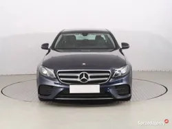 Niebieski Używany 2016 Mercedes E220 Sedan/Limuzyna | 102 999 zł (Uczciwa cena)