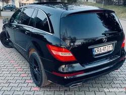 Czarny Używany 2011 Mercedes R350 Minivan | 57 499 zł
