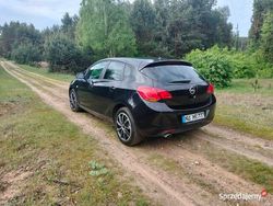 Czarny Używany 2011 Opel Astra Hatchback | 16 500 zł (Dobra cena)