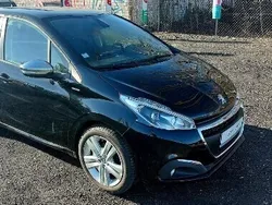 Czarny Używany 2017 Peugeot 208 Hatchback | 32 900 zł (Uczciwa cena)