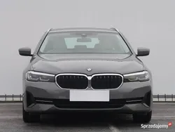 Szary Używany 2022 BMW 520 Kombi | 111 999 zł (Dobra cena)