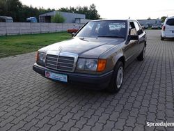 Brązowy Używany 1987 Mercedes E260 Sedan/Limuzyna | 29 900 zł