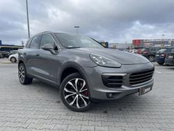 Szary (metalik) Używany 2016 Porsche Cayenne SUV | 144 900 zł