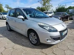 Srebrny Używany 2011 Renault Scénic III Minivan | 14 900 zł (Uczciwa cena)