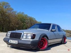 Używany 1987 Mercedes E250 | 9900 zł