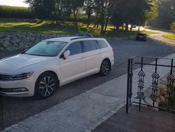 Biały Używany 2019 VW Passat Sedan/Limuzyna | 65 000 zł (Uczciwa cena)