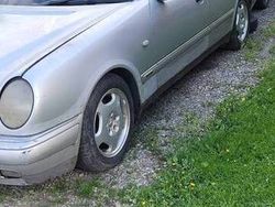 Używany 1996 Mercedes E250 Sedan/Limuzyna | 2500 zł