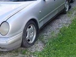 Używany 1996 Mercedes E250 Sedan/Limuzyna | 3000 zł