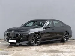 Czarny szafir metalizowany Używany 2023 BMW 740 Shadowline Sedan/Limuzyna | 449 900 zł
