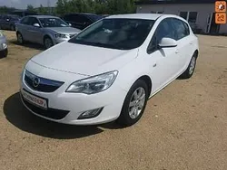 Biały Używany 2013 Opel Astra Hatchback | 22 900 zł (Uczciwa cena)
