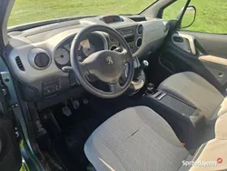 Używany 2010 Peugeot Partner Tepee Minivan | 17 900 zł