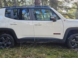 Biały Używany 2018 Jeep Renegade Trailhawk SUV | 73 000 zł (Uczciwa cena)