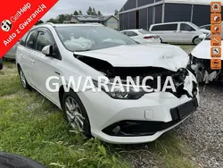 Biały Używany 2015 Toyota Auris Hybrid Kombi | 17 900 zł (Super Cena)
