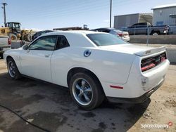 Biały Używany 2017 Dodge Challenger SXT Coupe | 44 000 zł