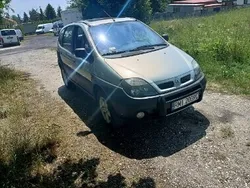 Srebrny Używany 2000 Renault Scénic Minivan | 8900 zł