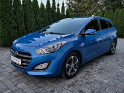 Niebieski (metalik) Używany 2017 Hyundai i30 Kombi | 45 500 zł (Uczciwa cena)