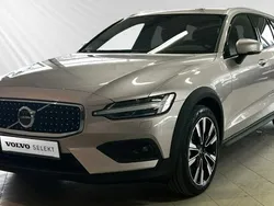 Czarny Używany 2022 Volvo V60 CC Kombi | 169 000 zł (Dość drogi)
