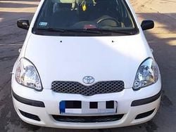 Biały Używany 2003 Toyota Yaris Hatchback | 3800 zł