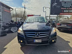 Czarny Używany 2011 Mercedes R350 Minivan | 42 800 zł