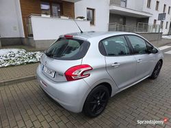 Używany 2015 Peugeot 208 Hatchback | 17 400 zł (Uczciwa cena)