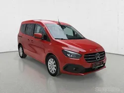 Czarny Używany 2022 Mercedes 180 Sedan/Limuzyna | 80 196 zł