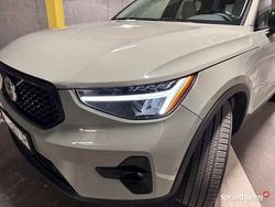 Zielony Używany 2022 Volvo XC40 Ultimate SUV | 139 000 zł (Uczciwa cena)