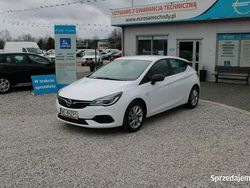 Biały Używany 2021 Opel Astra Edition Hatchback | 53 399 zł (Uczciwa cena)