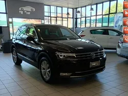 Czarny (metalik) Używany 2018 VW Tiguan SUV | 89 700 zł (Dość drogi)