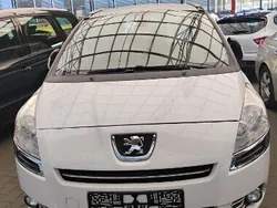 Biały Używany 2013 Peugeot 5008 Minivan | 23 700 zł (Dość drogi)
