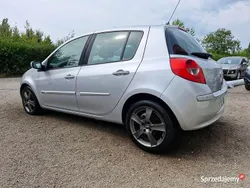 Srebrny Używany 2006 Renault Clio II Hatchback | 9900 zł (Uczciwa cena)