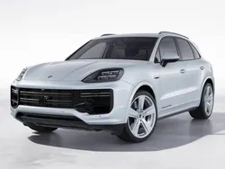 Dolomite silver metallic Używany 2024 Porsche Cayenne Turbo E-Hybrid SUV | 829 900 zł