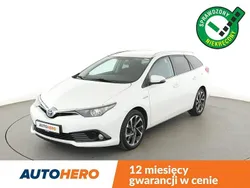 Biały Używany 2015 Toyota Auris Hybrid Kombi | 51 600 zł (Uczciwa cena)