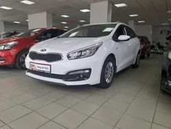 Biały Używany 2018 Kia Ceed Sedan/Limuzyna | 53 900 zł (Dość drogi)