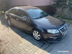 Brązowy Używany 2008 VW Passat R-line Sedan/Limuzyna | 20 900 zł (Uczciwa cena)