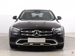 Czarny Używany 2021 Mercedes E220 Kombi | 159 999 zł (Drogi)