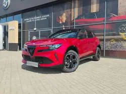Lakier specjalny czerwony z czarnym dachem brera Nowe 2025 Alfa Romeo Junior SUV | 150 900 zł