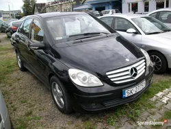 Czarny Używany 2006 Mercedes B180 Minivan | 3900 zł