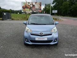 Niebieski Używany 2011 Toyota Verso-S Minivan | 18 900 zł