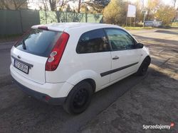 Biały Używany 2007 Ford Fiesta Van | 3500 zł