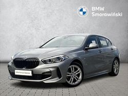 Szary skyscraper m metalizowany Używany 2024 BMW 118 Shadowline Hatchback | 139 900 zł