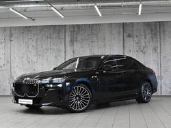 Czarny szafir metalizowany Nowe 2025 BMW M760e Comfort Edition Sedan/Limuzyna | 789 800 zł