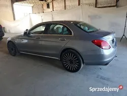 Używany 2016 Mercedes C300 | 30 000 zł