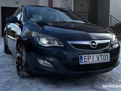 Granatowy Używany 2011 Opel Astra Hatchback | 25 400 zł (Uczciwa cena)