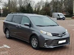 Szary Używany 2020 Toyota Sienna XLE Minivan | 105 000 zł