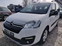 Biały Używany 2016 Citroën Berlingo Minivan | 42 900 zł (Dość drogi)