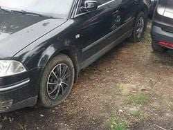 Czarny Używany 2002 VW Passat Hatchback | 4000 zł (Uczciwa cena)