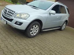 Srebrny Używany 2009 Mercedes ML320 SUV | 43 500 zł (Dość drogi)