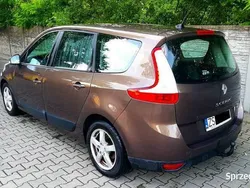 Brązowy Używany 2010 Renault Grand Scénic III Minivan | 14 990 zł