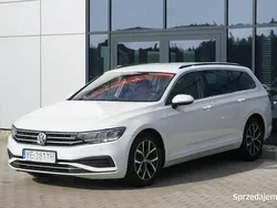 Biały Używany 2020 VW Passat Kombi | 69 599 zł (Dobra cena)