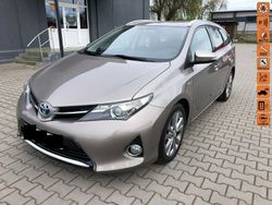 Szary Używany 2015 Toyota Auris Hybrid Sedan/Limuzyna | 46 800 zł (Dość drogi)